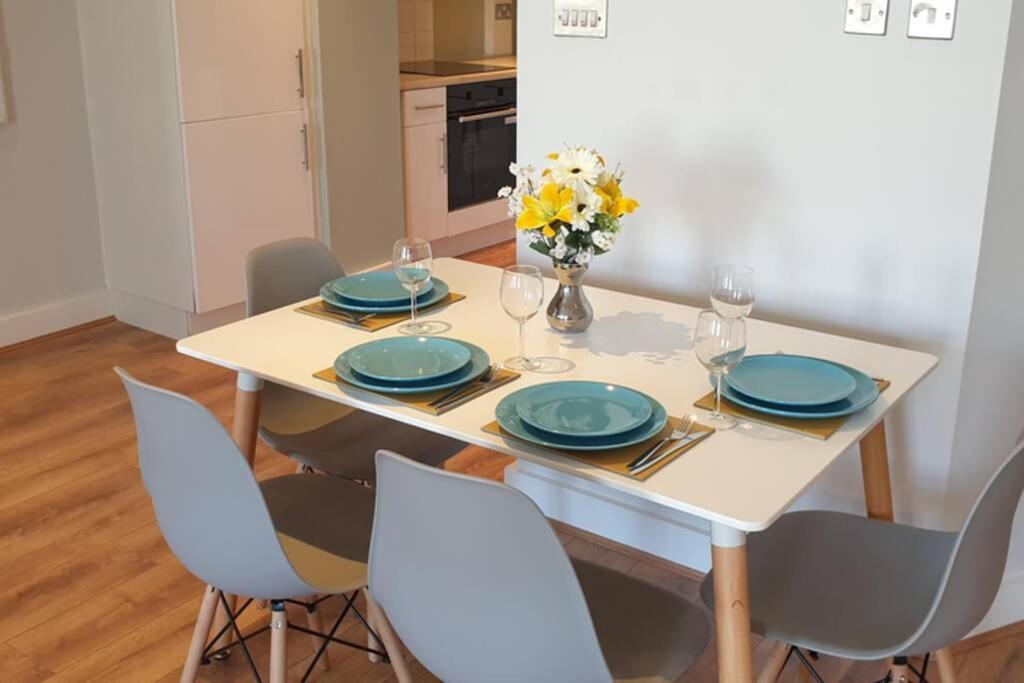 Modern And Spacious Swansea Centre Apartment Exterior photo