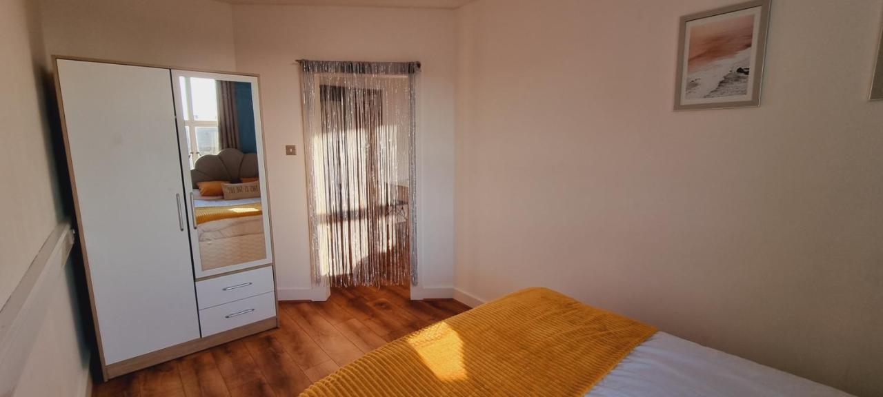 Modern And Spacious Swansea Centre Apartment Exterior photo